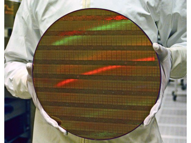 intel_wafer_chip_amd.jpg