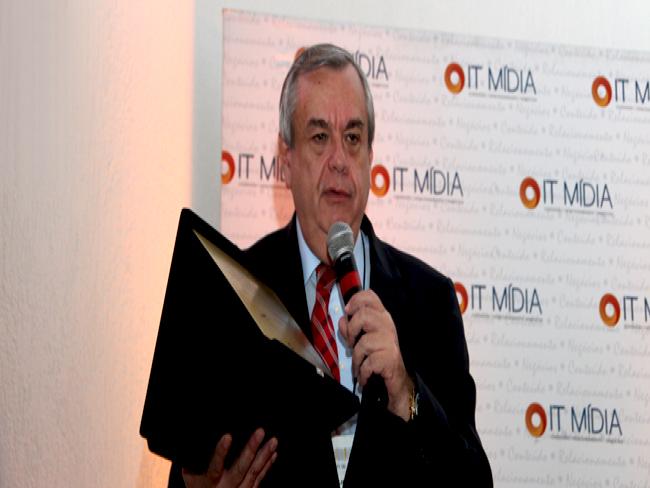 Aurélio Conrado Boni recebe homenagem