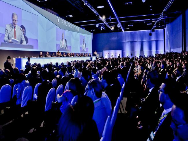 Ministro defende alteração de contrato de telefonia fixa e inclusão de internet