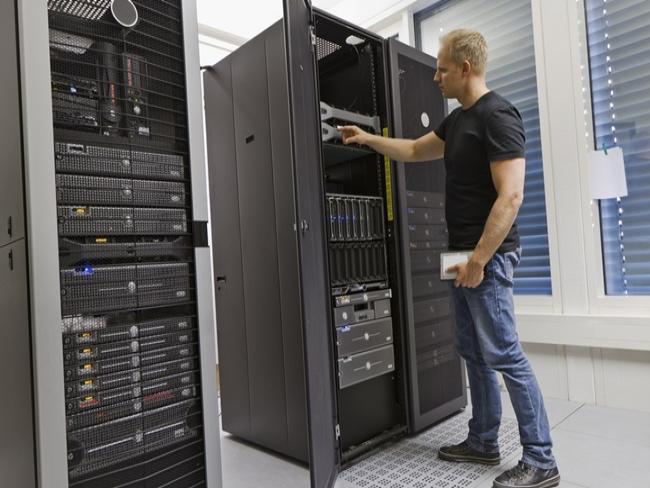 Departamento de Segurança dos EUA alerta para riscos de manter Windows Server 2003