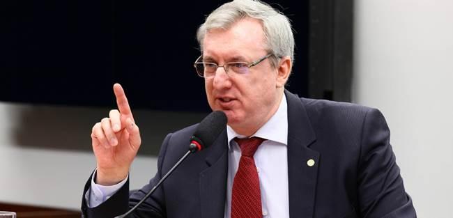 Dilma exonera ministros para votar contra impeachment. Pansera