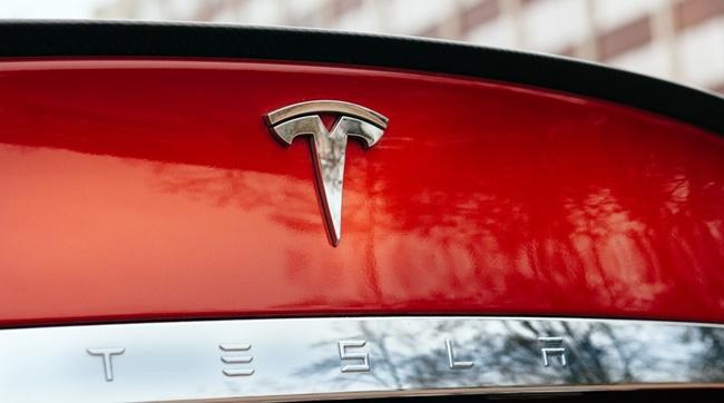 Autoridades nos EUA investigam morte em carro semiautônomo da Tesla