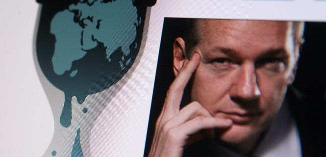 Acesso à internet de Assange é bloqueado por agentes estatais