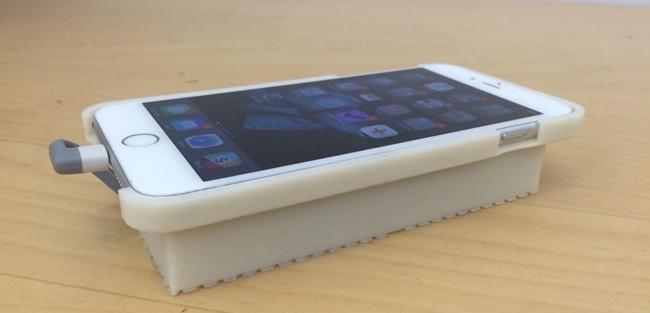 Desenvolvedor cria capinha para iPhone que permite rodar Android no aparelho