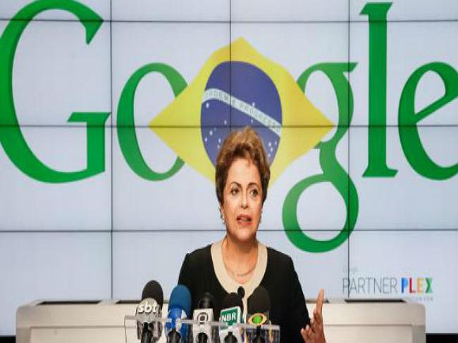 Dilma Rousseff passeia em carro autônomo do Google e impressiona-se