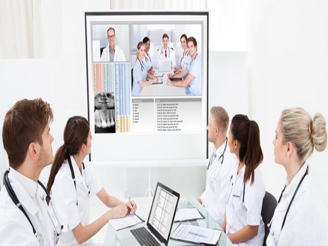 Hospital dos Olhos em Joinville usa tecnologia para troca de conhecimento a distância