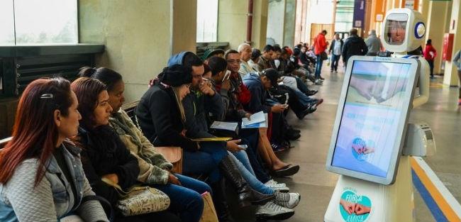 Campanha usa robô para chamar a atenção para câncer de colo do útero