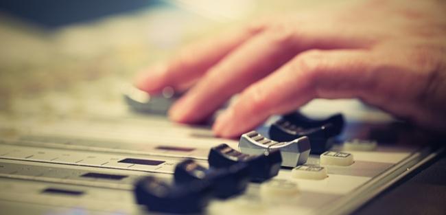 Rádio ainda é o dispositivo preferido para ouvir música nos EUA