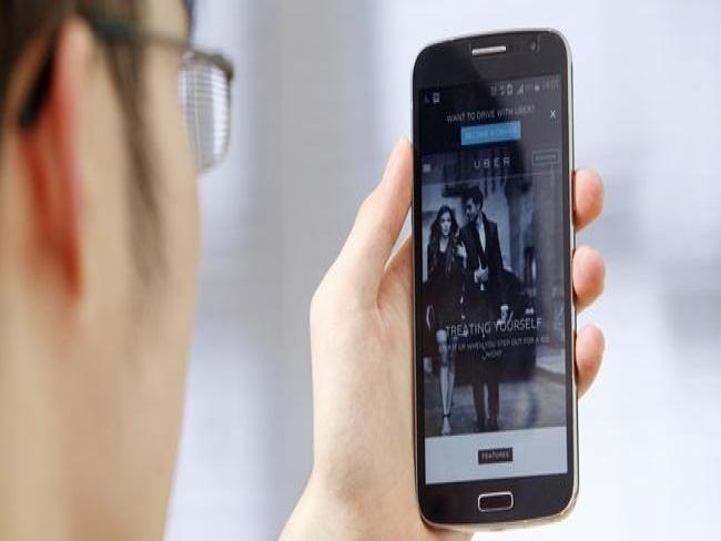 Taxistas protestam contra empresa de transporte Uber