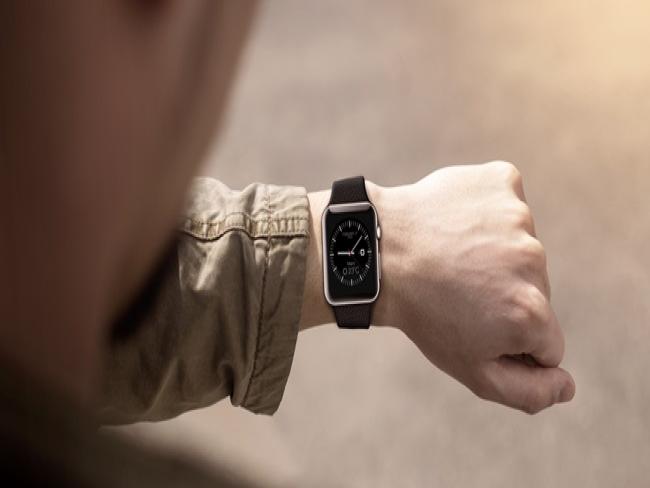 Venda de smartwatches supera a de relógios tradicionais em julho