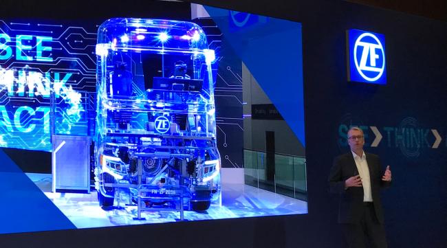 Com inteligência artificial