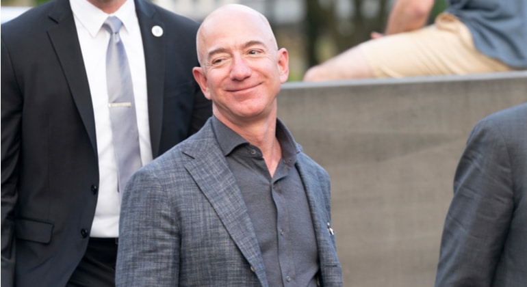 jeff bezos sorrindo