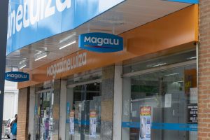 Fachada de loja da Magazine Luiza