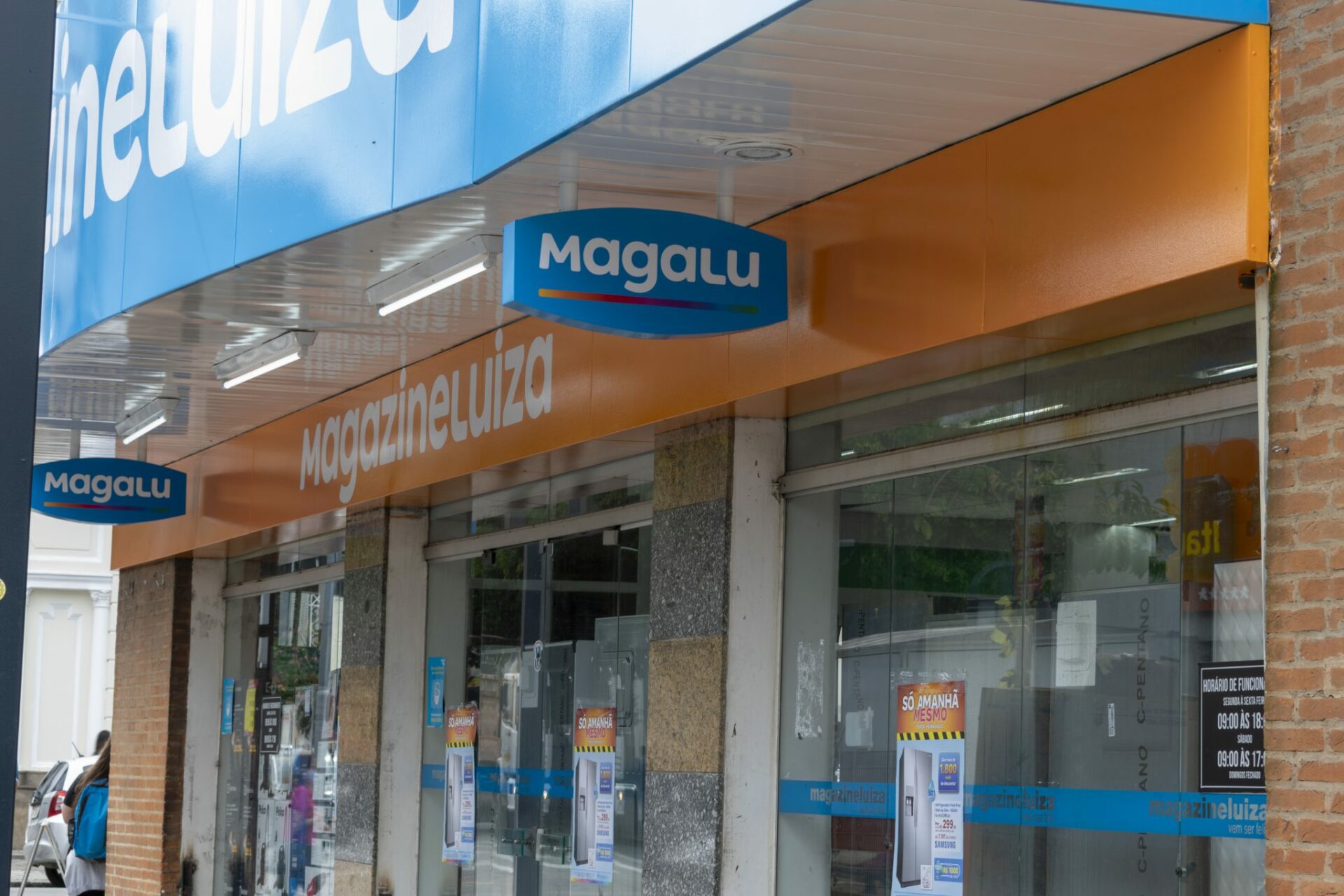 Fachada de loja da Magazine Luiza