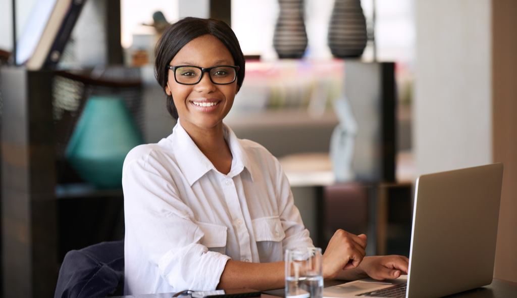 mulher em trabalho remoto home office