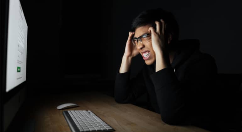 desenvolvedor estressado