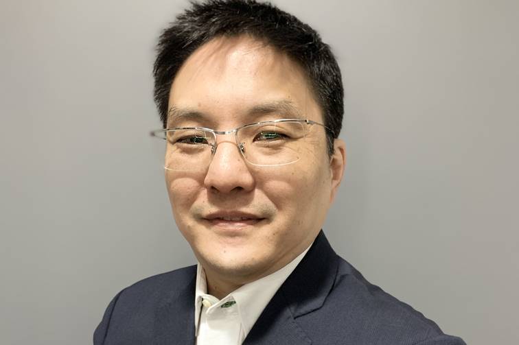 Marcio Kenji, Schneider