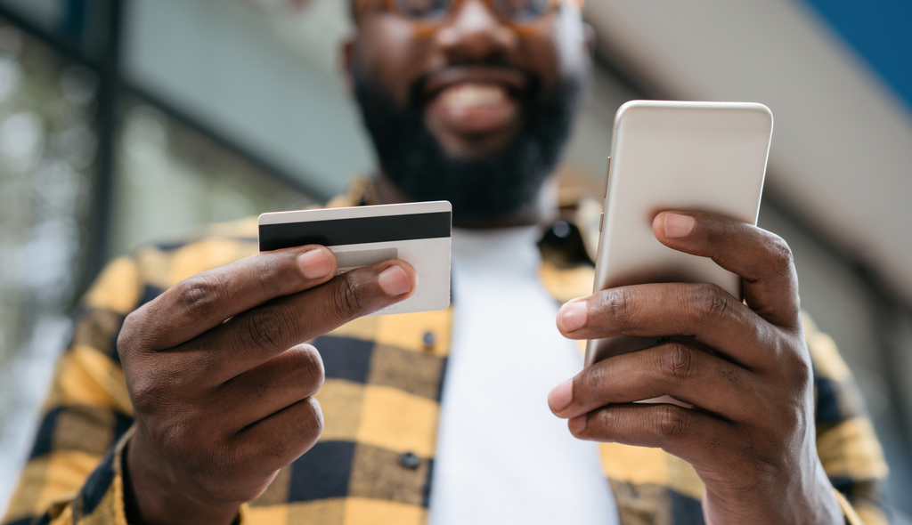 e-commerce, compras, cartão, homem negro