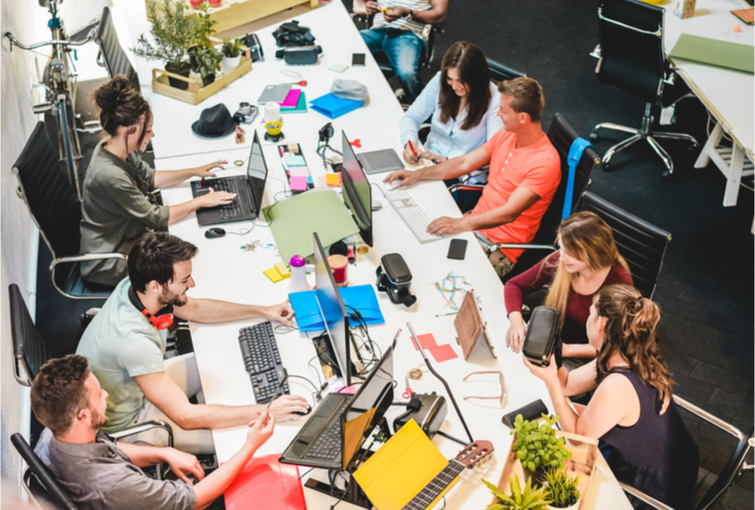 trabalhadores jovens geração z millennials