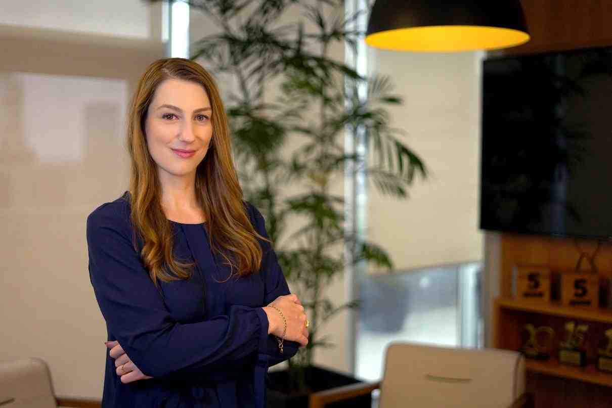 Nathália Dalla Corte, Cadastra, executiva