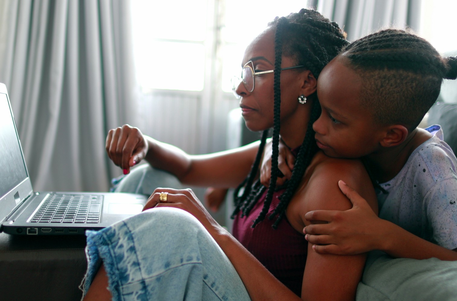 mãe, tecnologia, filho, computador, mães na TI, dia das mães
