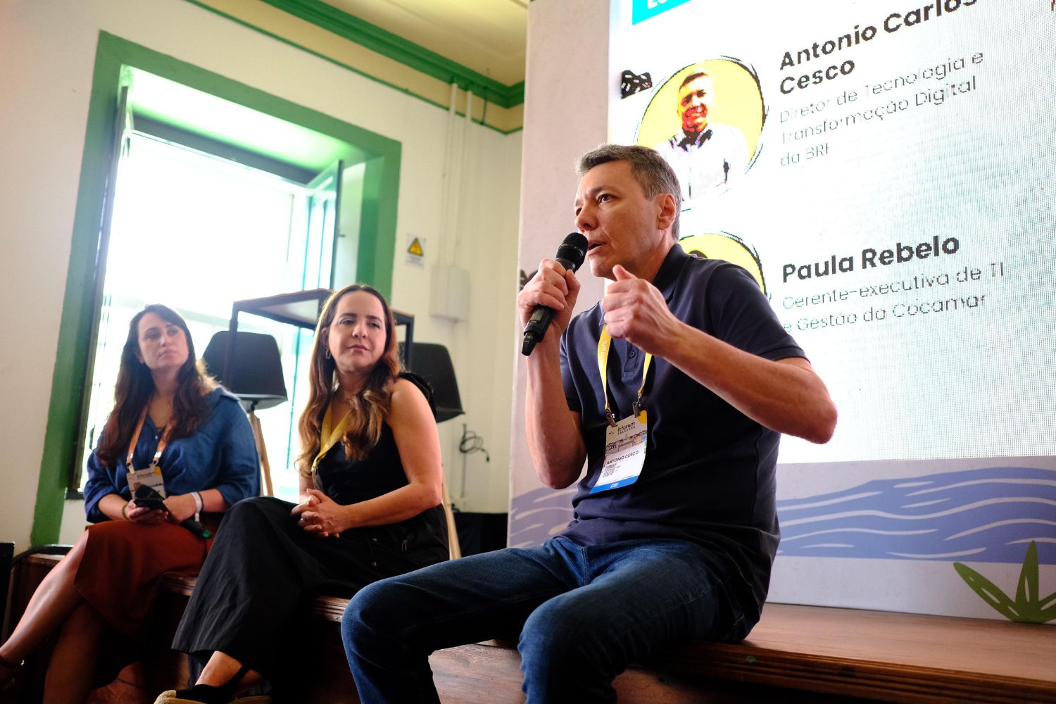 Gabriela Vicari (Itaqui), Paula Rebelo (Cocamar) e Antonio Carlos Cesco (BRF) no IT Forum Salvador 2023