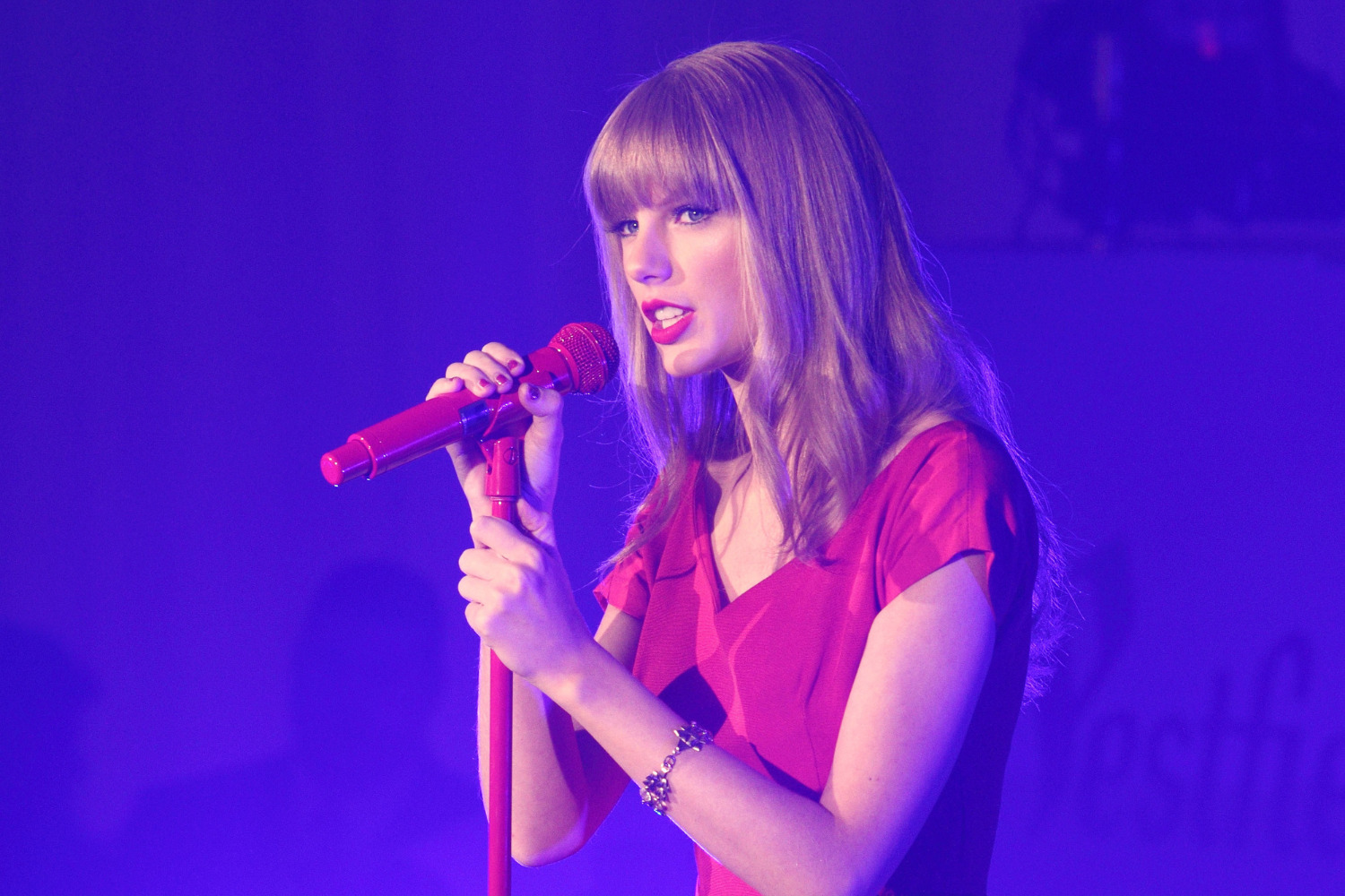 A cantora Taylor Swift, vítima de “deep nudes” que inundaram as redes sociais na semana passada