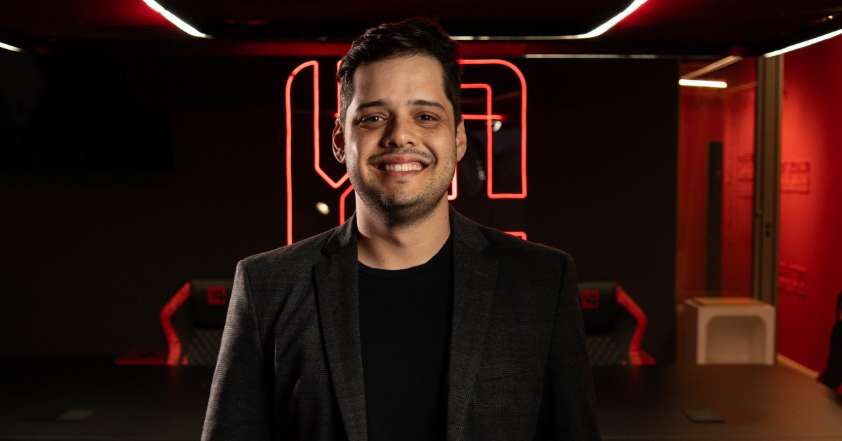 Fernando Miranda, Staage, V4 Company