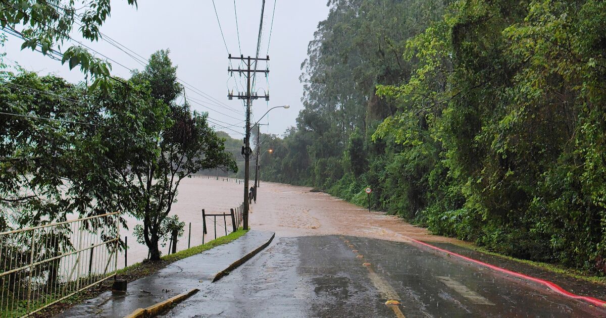 enchente, chuvas, cheia, ponte, desastres naturais