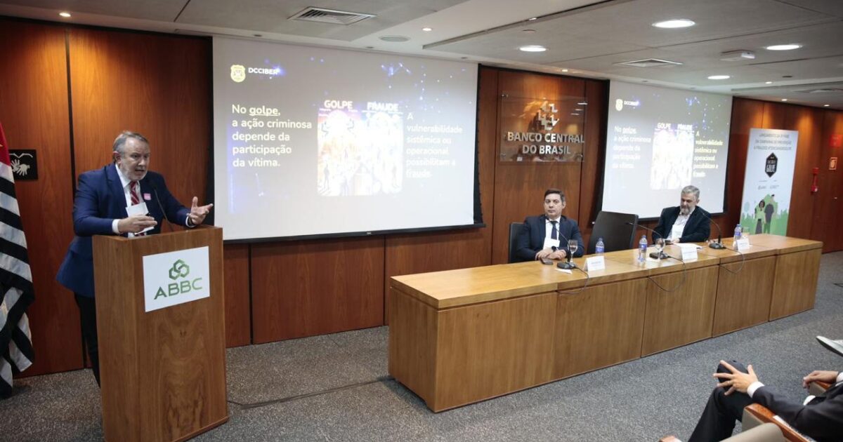 policiais falam sobre crimes cibernéticos