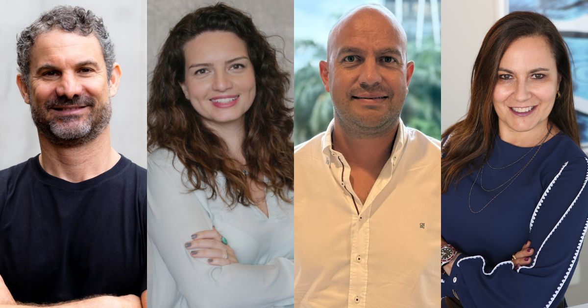 Montagem com quatro executivos em destaque. Da esquerda para a direita: um homem de barba grisalha e camiseta preta, uma mulher de cabelos castanhos ondulados e blusa clara, um homem com camisa social branca e uma mulher com cabelos castanhos lisos vestindo blusa azul com detalhes. Cada um posa sorrindo em ambientes profissionais