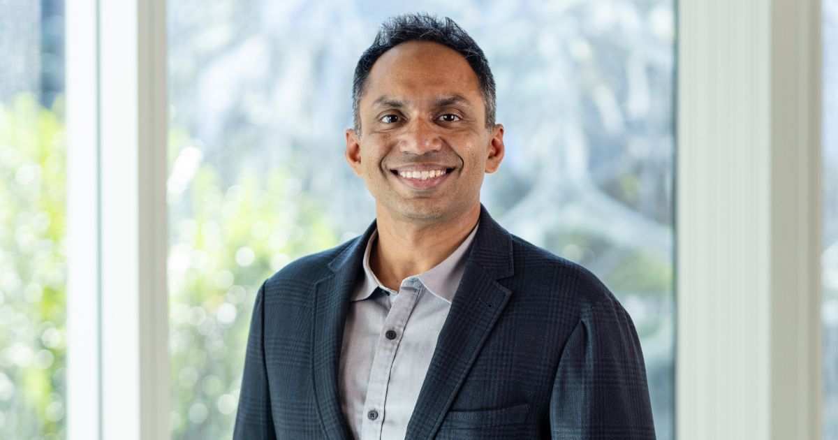 Srini Iragavarapu, diretor de aplicações de IA generativa e experiência do desenvolvedor da AWS.