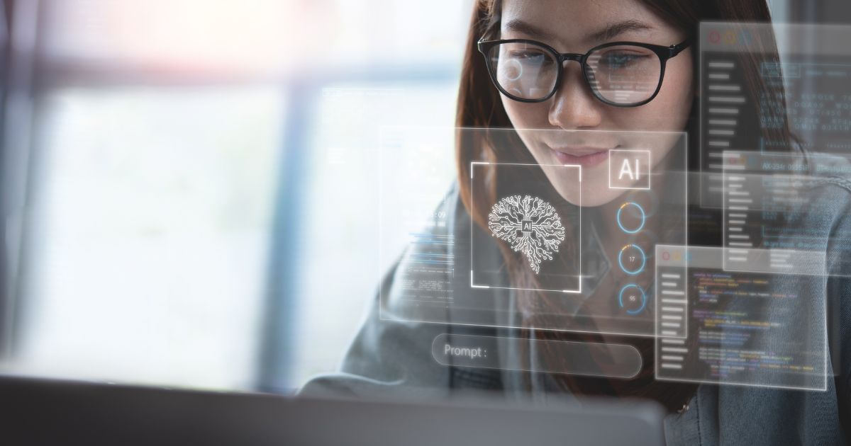 Uma mulher está sentada em frente a uma tela de computador, utilizando uma IA, com várias interfaces digitais transparentes e sobreposições de código projetadas à sua frente. As interfaces digitais exibem trechos de texto, códigos e elementos gráficos como gráficos ou diagramas (mulheres)