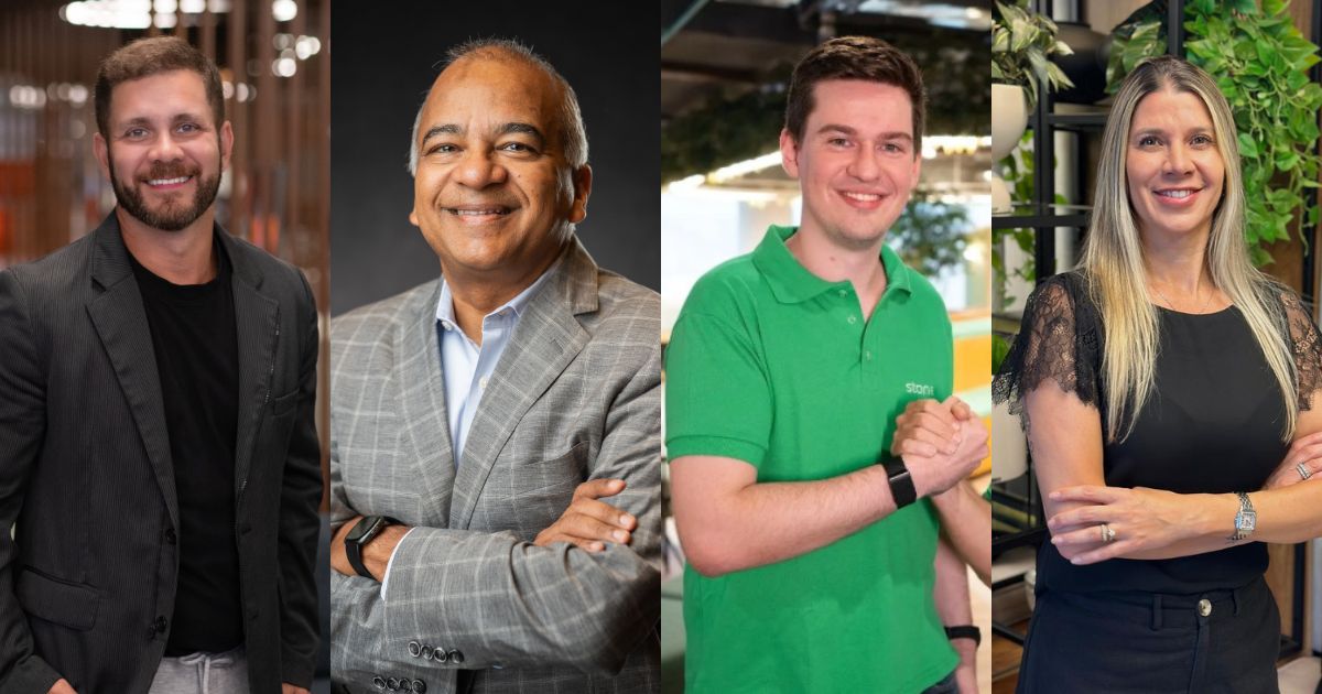 Primeira imagem (quatro pessoas lado a lado) Quatro pessoas aparecem em retratos individuais colocados lado a lado. A primeira usa um blazer escuro com camisa preta, em um ambiente corporativo com luzes desfocadas ao fundo. A segunda veste um terno cinza claro com camisa azul-clara, posando com os braços cruzados diante de um fundo escuro. A terceira usa uma camisa polo verde, em um ambiente de escritório com plantas e iluminação natural. A quarta está com blusa preta de mangas rendadas, em um ambiente decorado com plantas em estantes. (executivos)