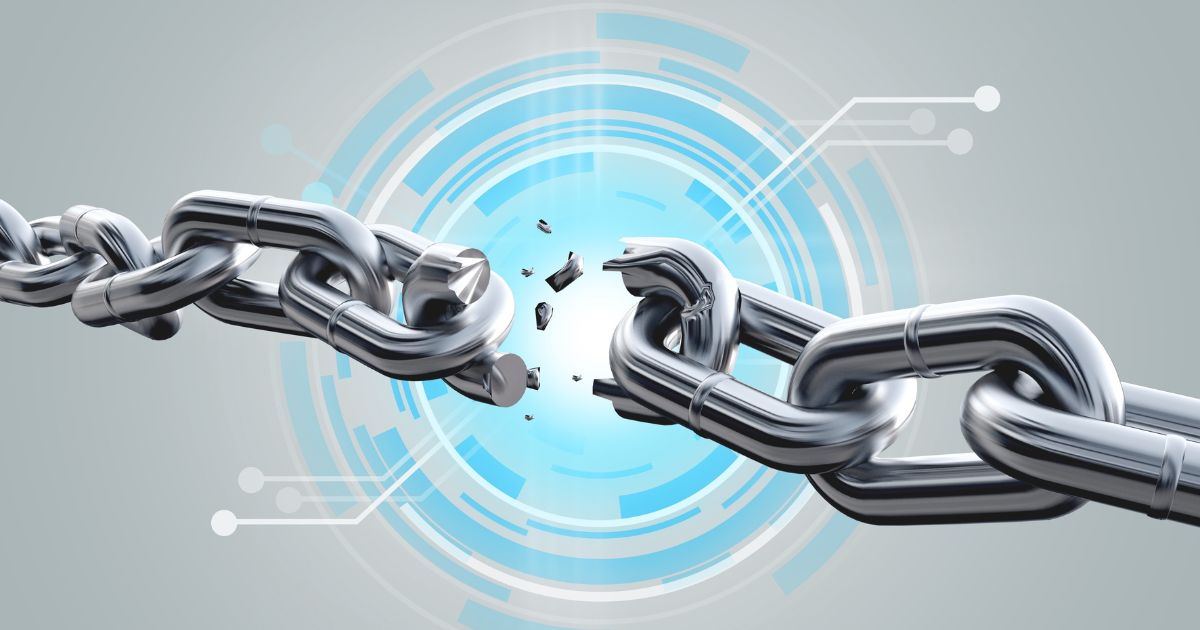 Ilustração de uma corrente metálica sendo rompida no centro, com elos quebrados se separando. Ao fundo, há elementos gráficos circulares em tons de azul e branco, com linhas e pontos que lembram circuitos digitais, simbolizando ruptura, libertação ou superação de barreiras por meio da tecnologia. (cibersegurança)