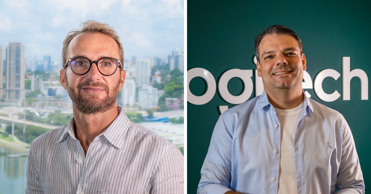 A imagem é dividida em duas partes. À esquerda, uma pessoa veste uma camisa listrada em tons claros e está posicionada diante de uma grande janela com vista para uma cidade repleta de prédios altos, áreas verdes e um rio ao fundo. À direita, outra pessoa usa uma camisa azul‑clara aberta sobre uma camiseta branca, posando em frente a uma parede verde com parte de um logotipo corporativo em letras brancas. (Logitech)