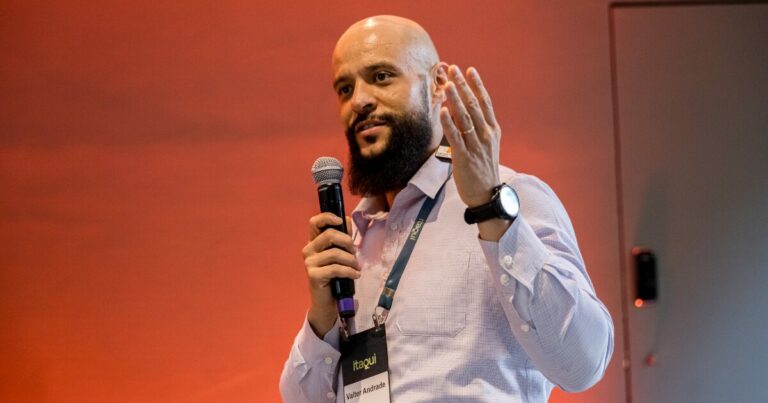 Valter Andrade, diretor-executivo de Data Science e IA da Visa. Imagem: PlayP/IT Forum. Agentes de IA